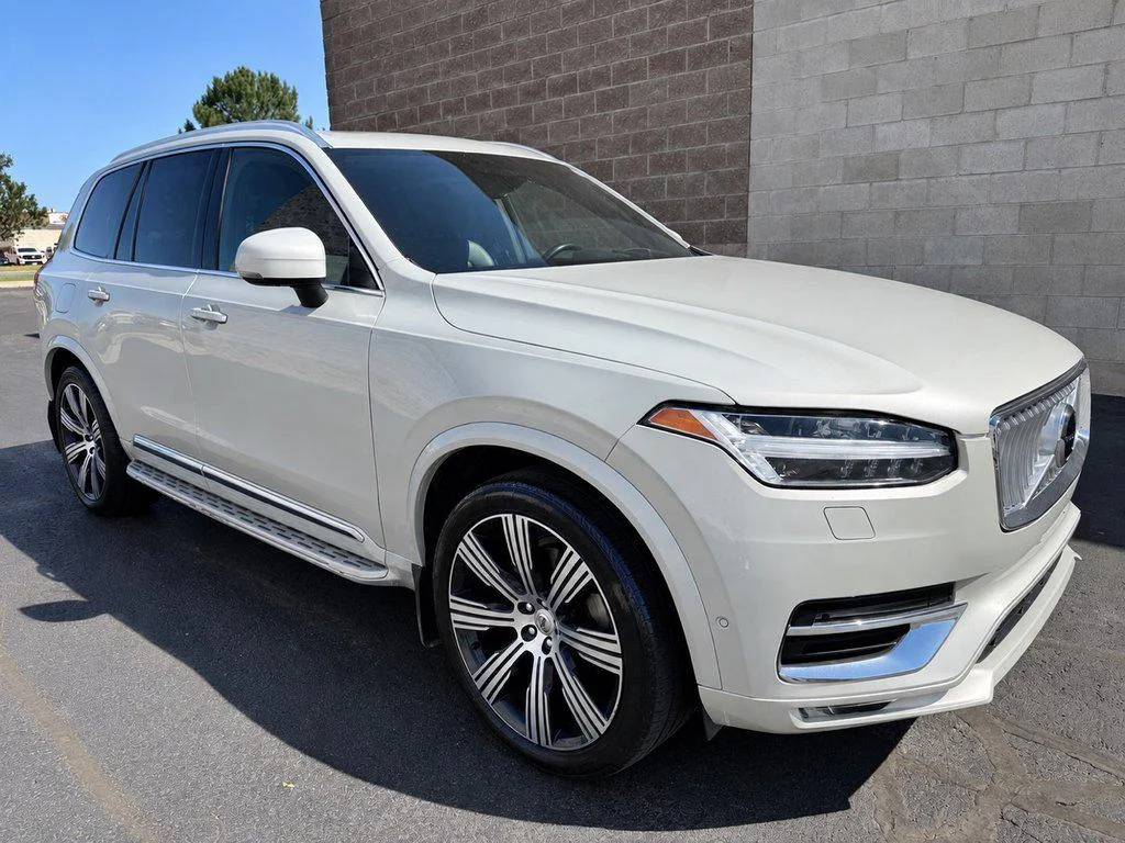 Used 2021 Birch Light Metallic Volvo INSCRIPTION image 8