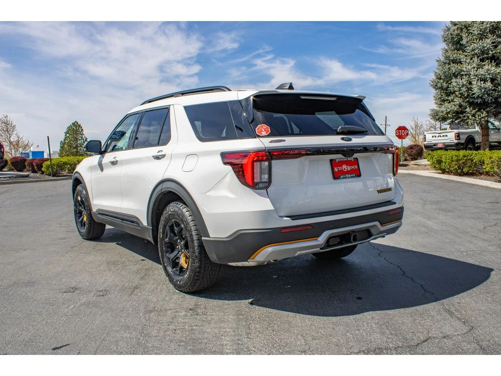 New 2026 STAR WHITE METALLIC Ford Tremor image 5