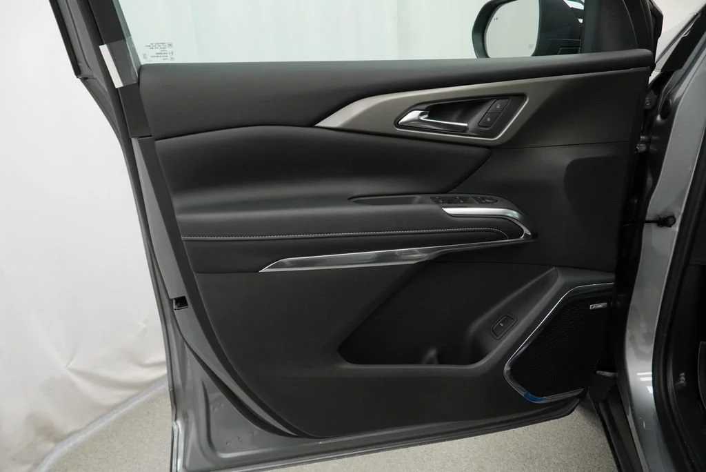 New 2027 Sterling Gray Metallic Chevrolet LT image 22