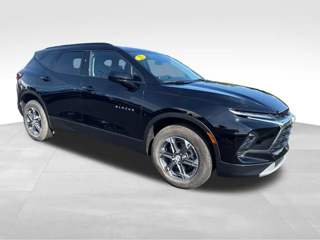 Used 2025 Black Chevrolet 2LT image 7