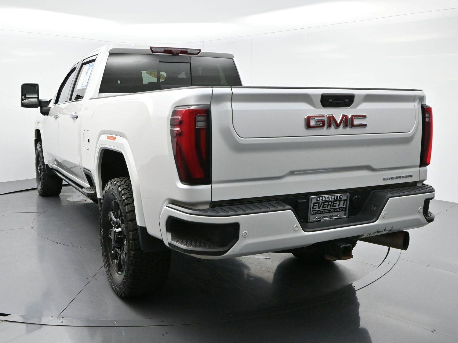 Used 2024 White Frost Tricoat GMC Denali image 6