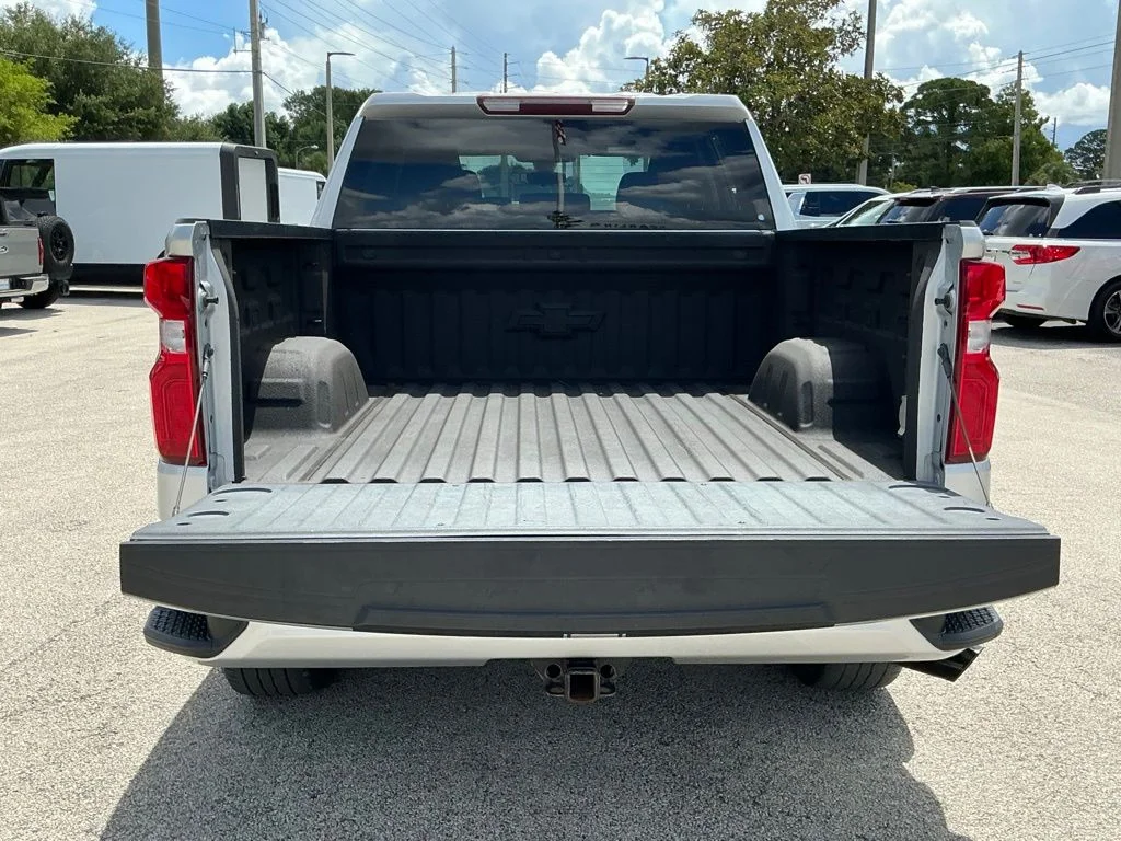 Used 2022 Silver Chevrolet Custom image 28