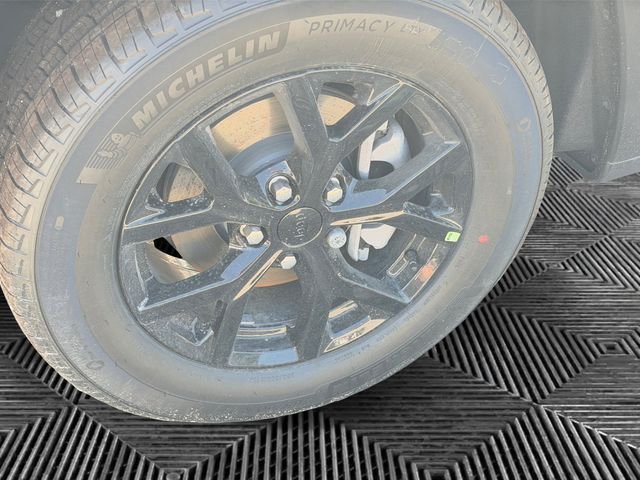 New 2026 Baltic Gray Metallic Clear-Coat Exterior Paint Jeep Altitude image 9
