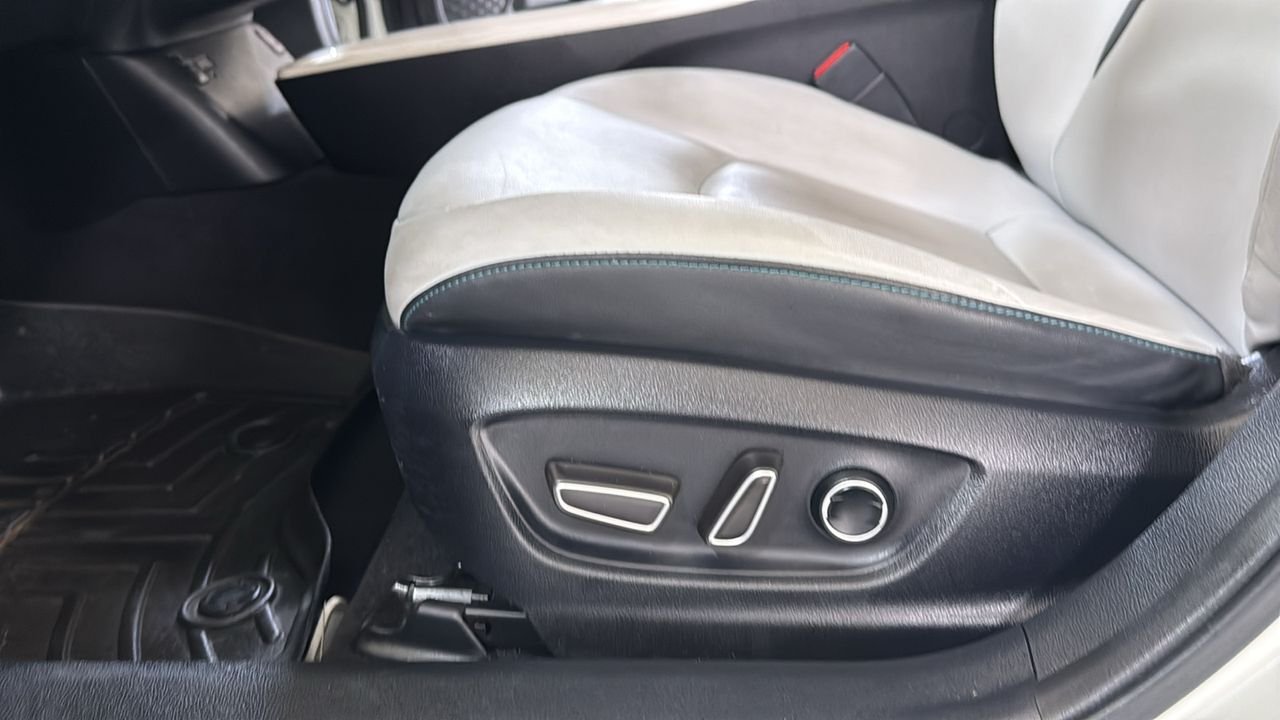 Used 2016 White Toyota Four image 14