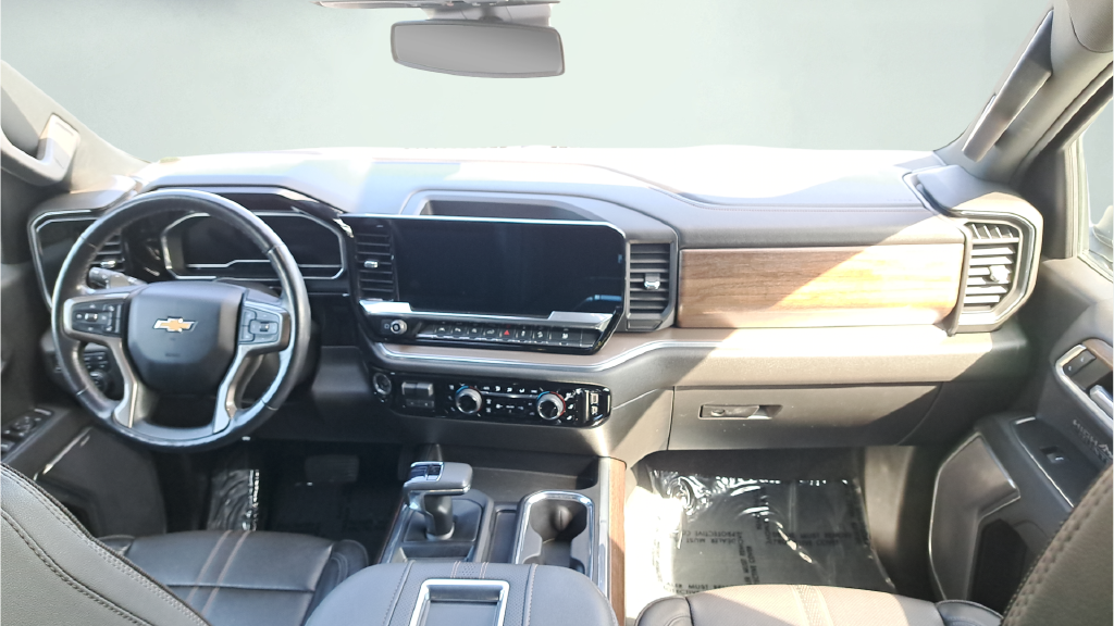 Used 2022  Chevrolet High Country image 17