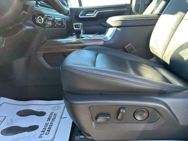 Used 2025 White Chevrolet RST image 43