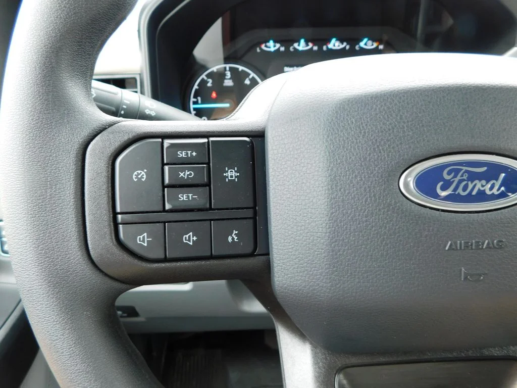 2025 Ford F-350 Super Duty Chassis Cab XL - Photo 26