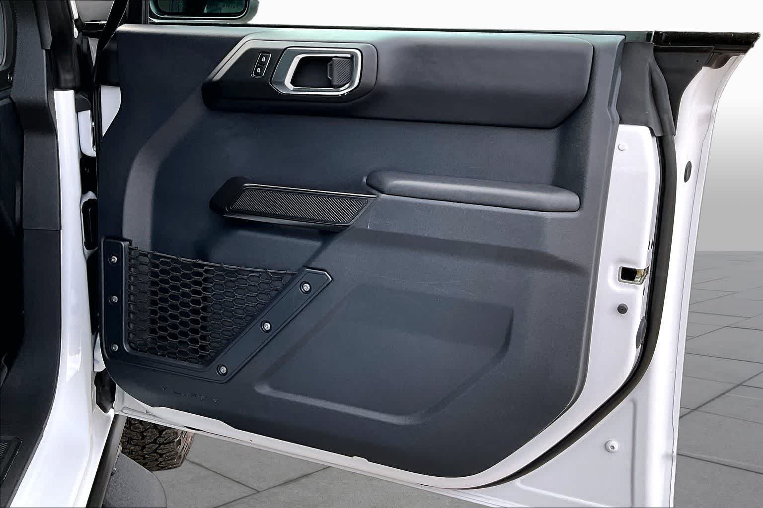 Used 2025 Oxford White Clearcoat Ford Badlands image 23