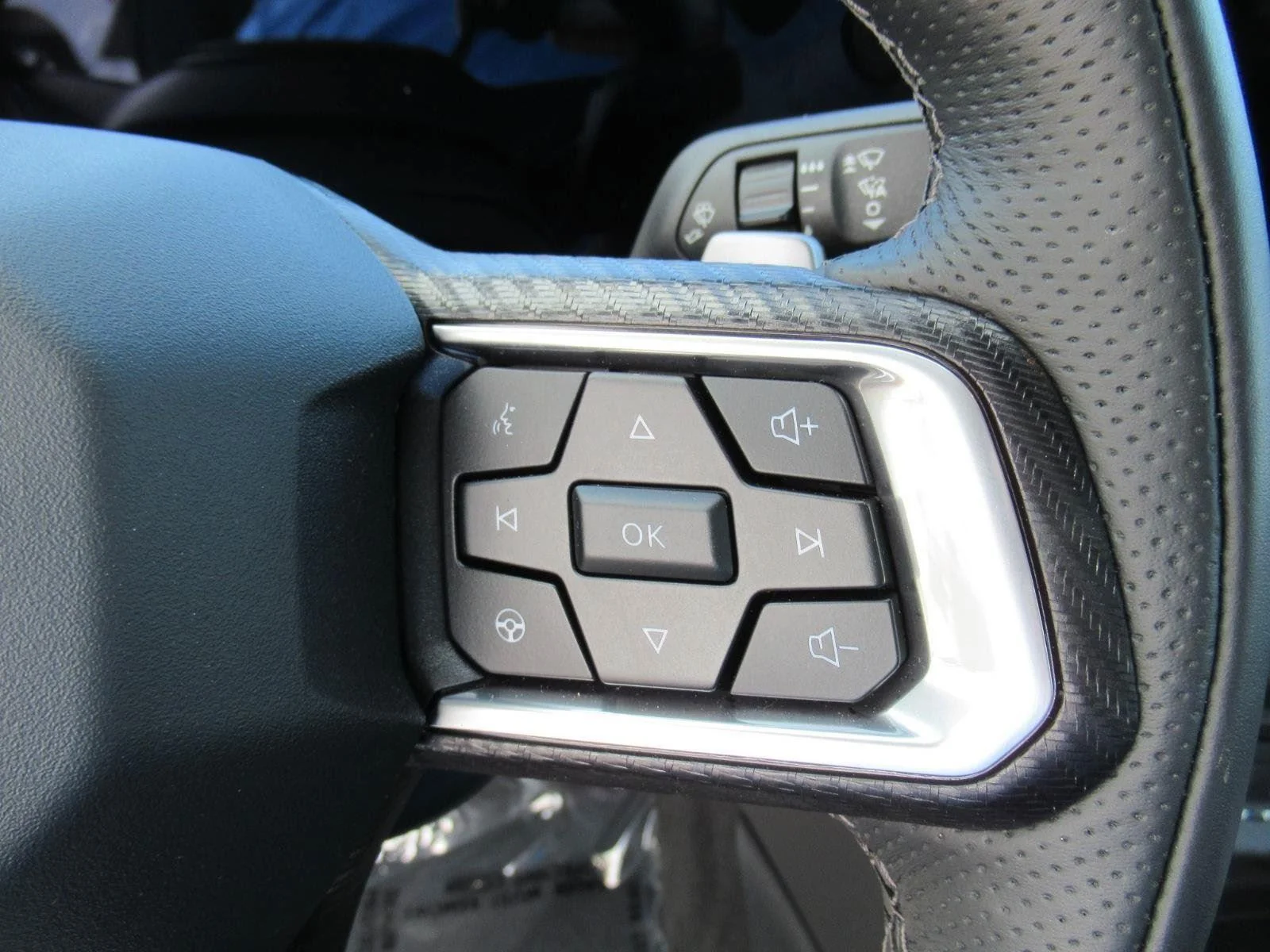 New 2025 Oxford White Ford GT Premium Convertible image 22
