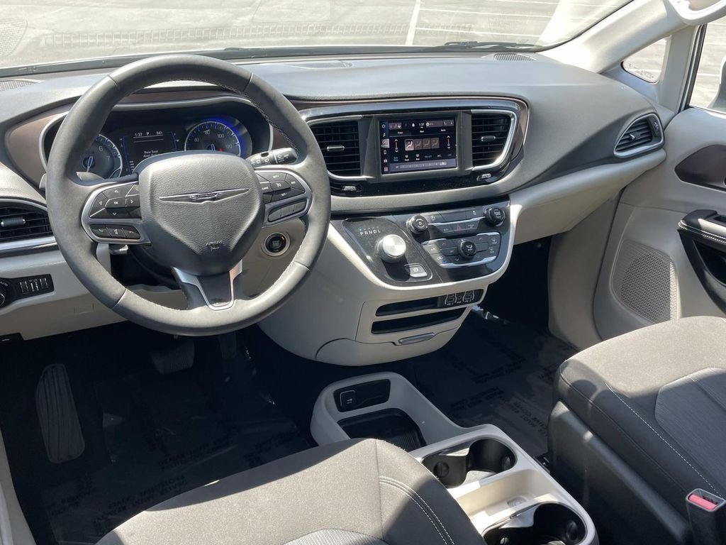 Used 2023 White Chrysler LX image 6