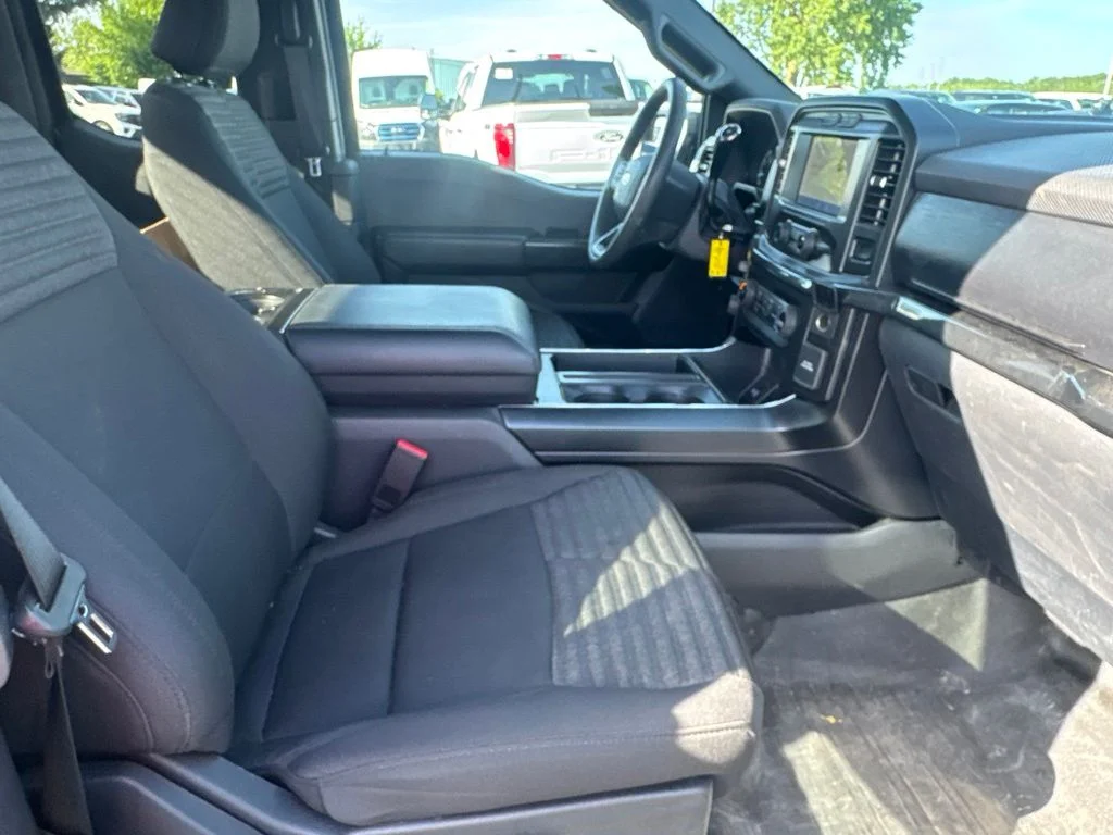 Used 2021 Black Ford XL image 31