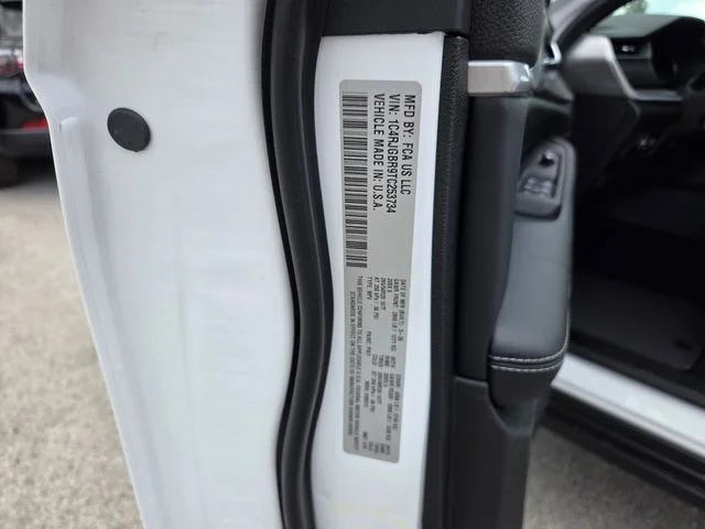 New 2026 Bright White Clear-Coat Exterior Paint Jeep Limited image 20