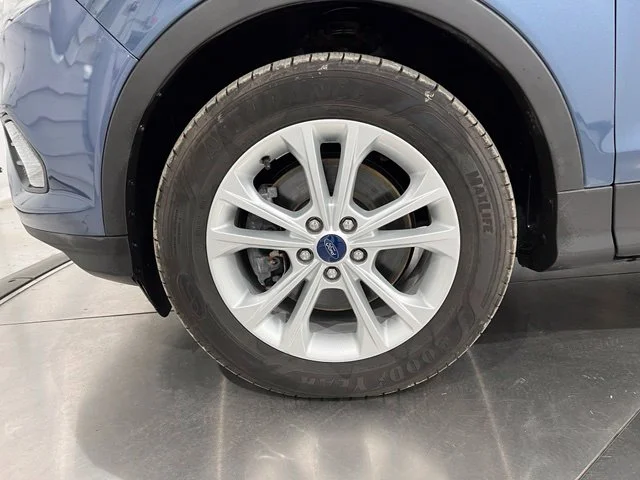 Used 2018 Blue Ford SE image 21