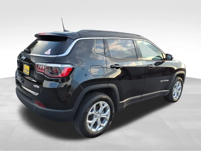 Used 2024 Black Jeep Latitude image 12
