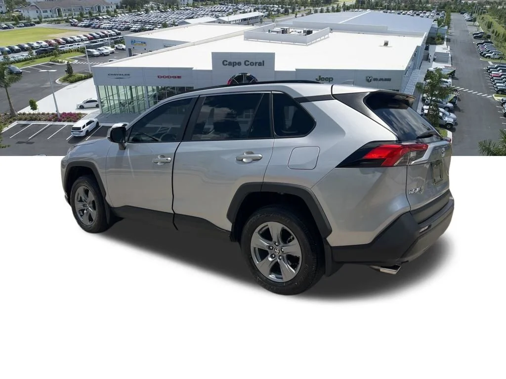 Used 2025  Toyota XLE image 23