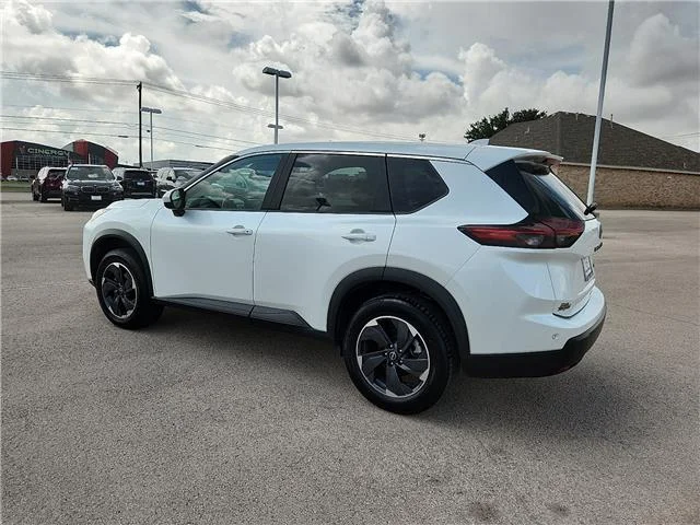 Used 2024 Everest White Pearl Nissan SV image 2
