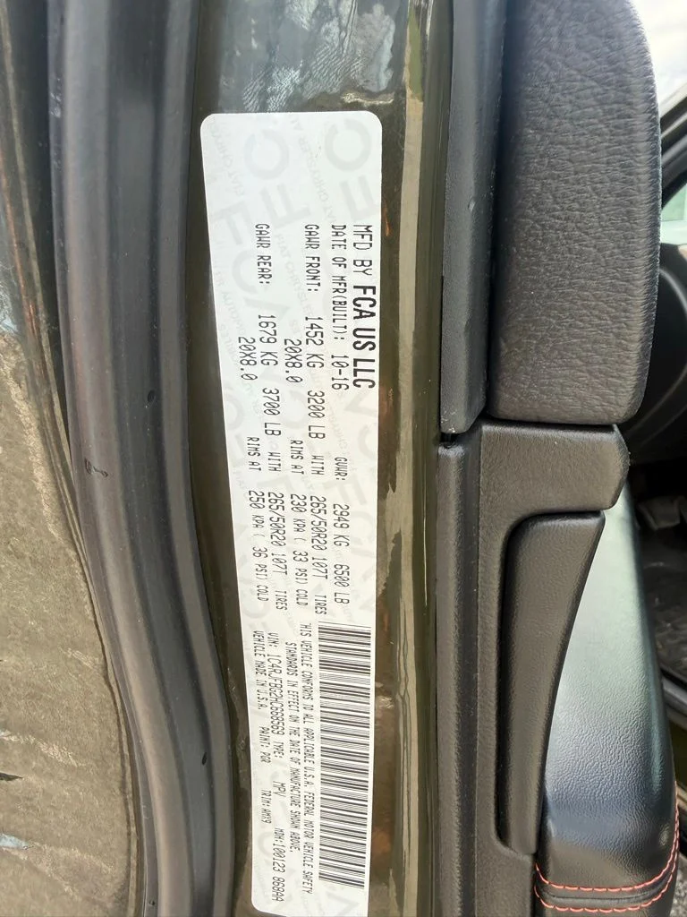 Used 2017 Green Jeep Limited image 19