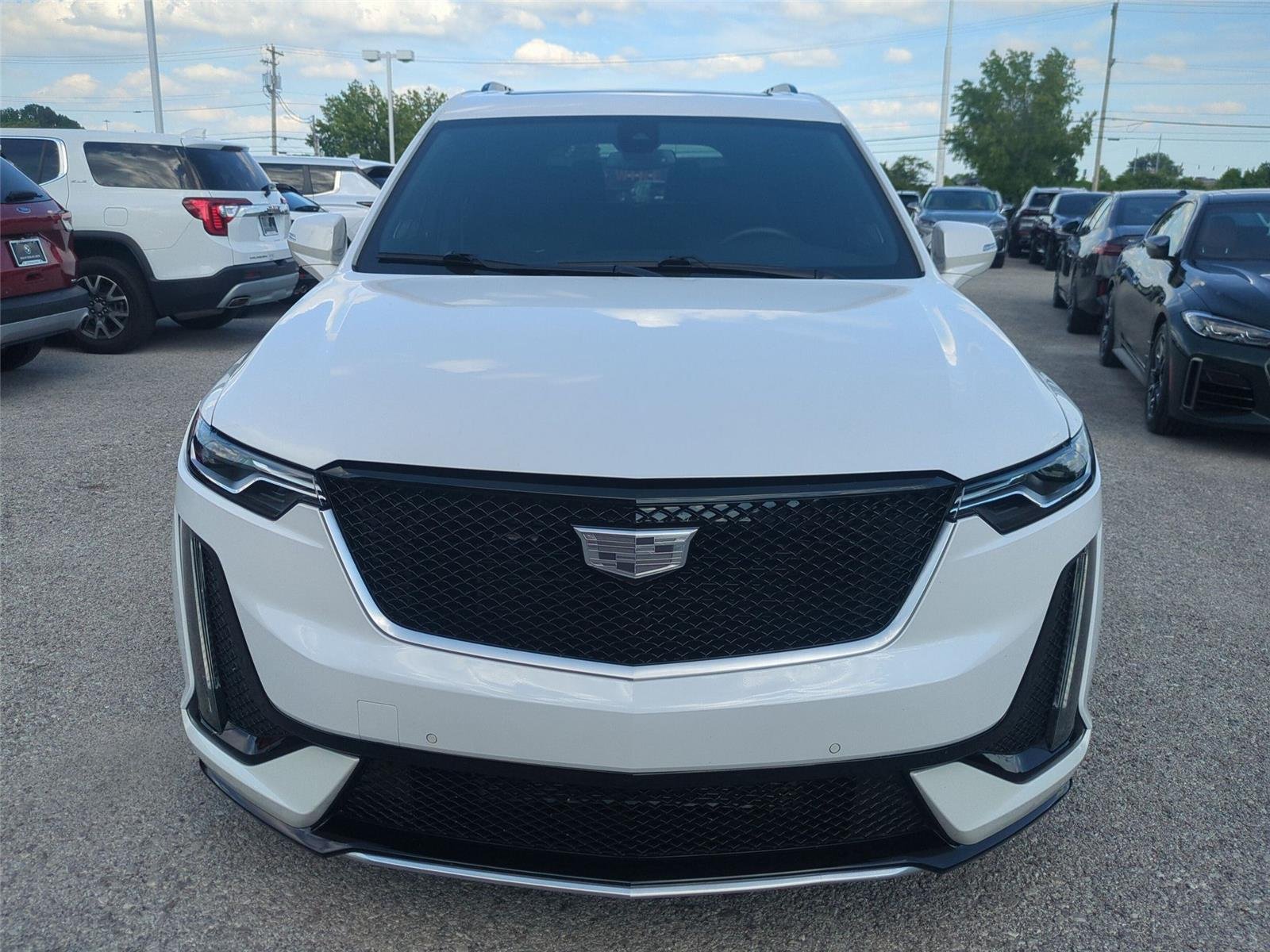 Used 2022 Crystal White Tricoat Cadillac Sport image 8