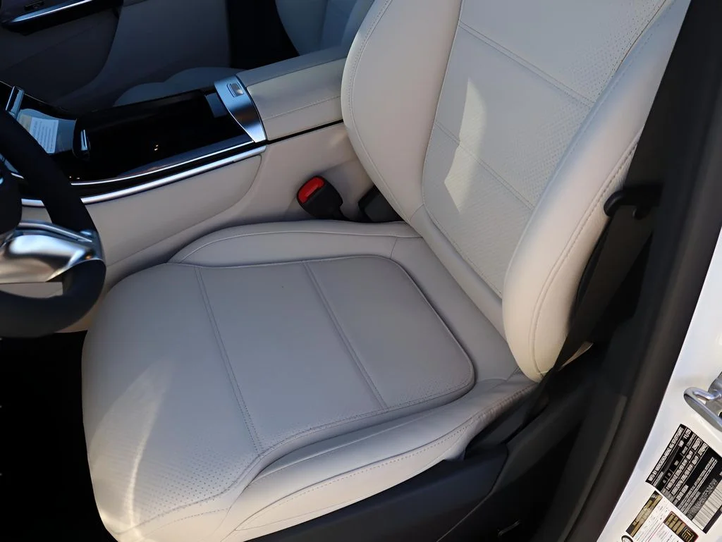 Certified Used 2026 Polar White Mercedes-Benz GLC 300 image 29