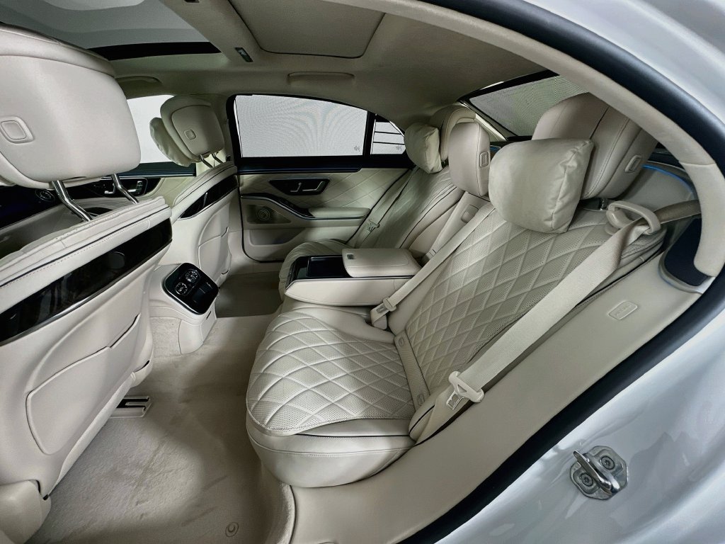 New 2027 MANUFAKTUR Moonlight White Metallic Mercedes-Benz S 580 image 25