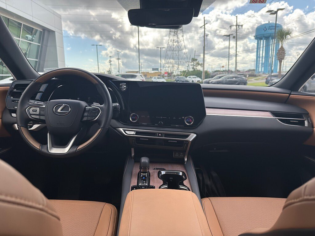 Certified Used 2025 NORI GREEN PEARL Lexus Premium image 14