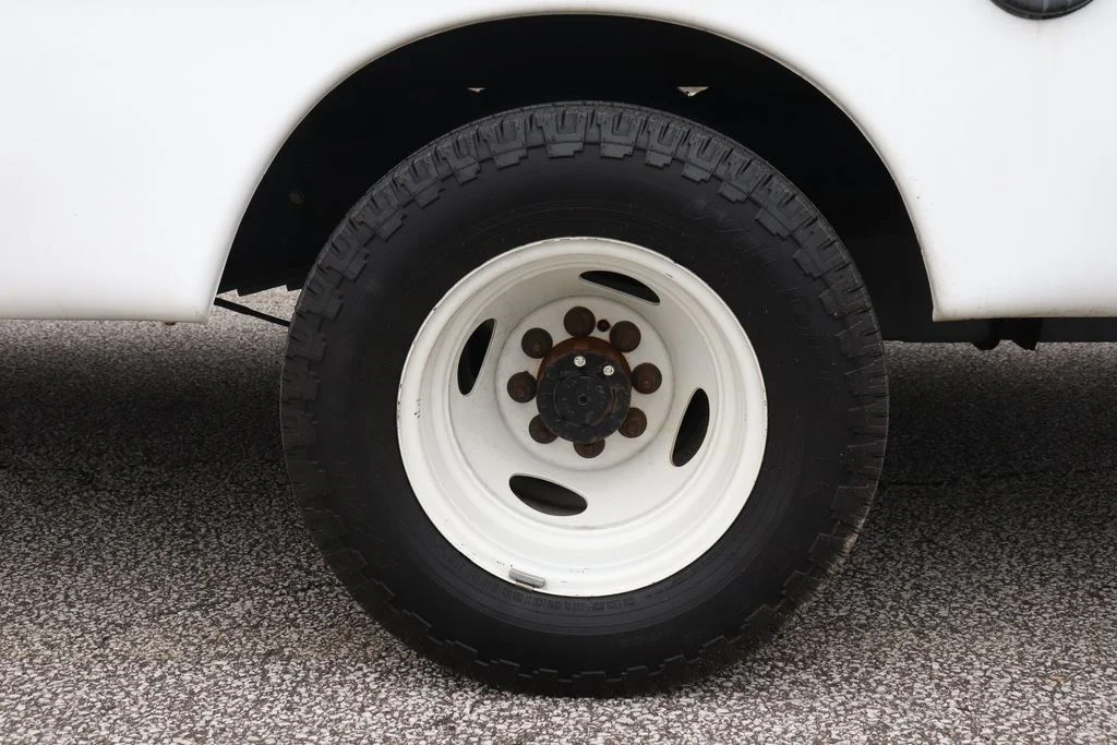 Used 2025 Oxford White Ford Base image 37