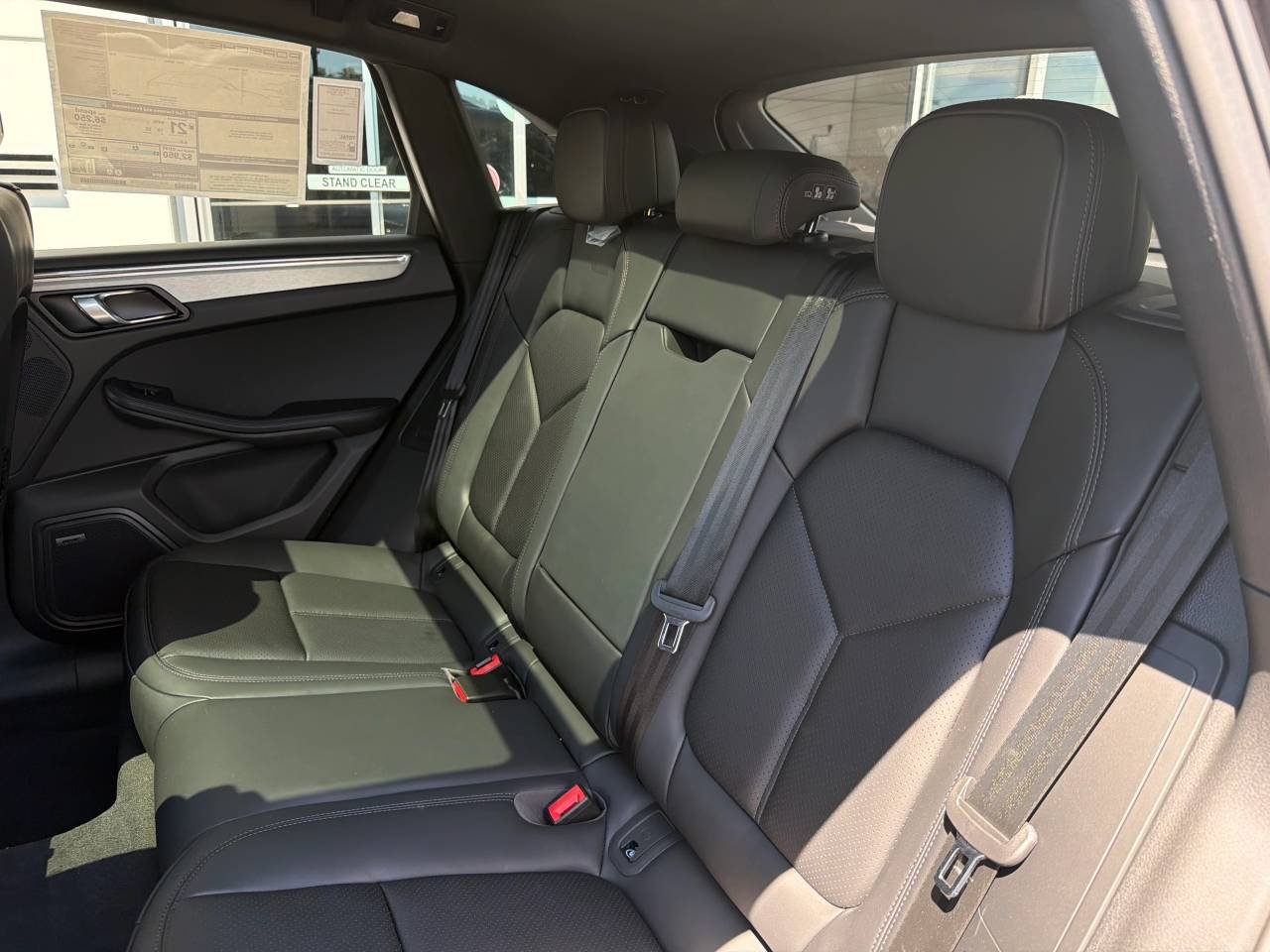 2026 Porsche Macan T - Photo 15