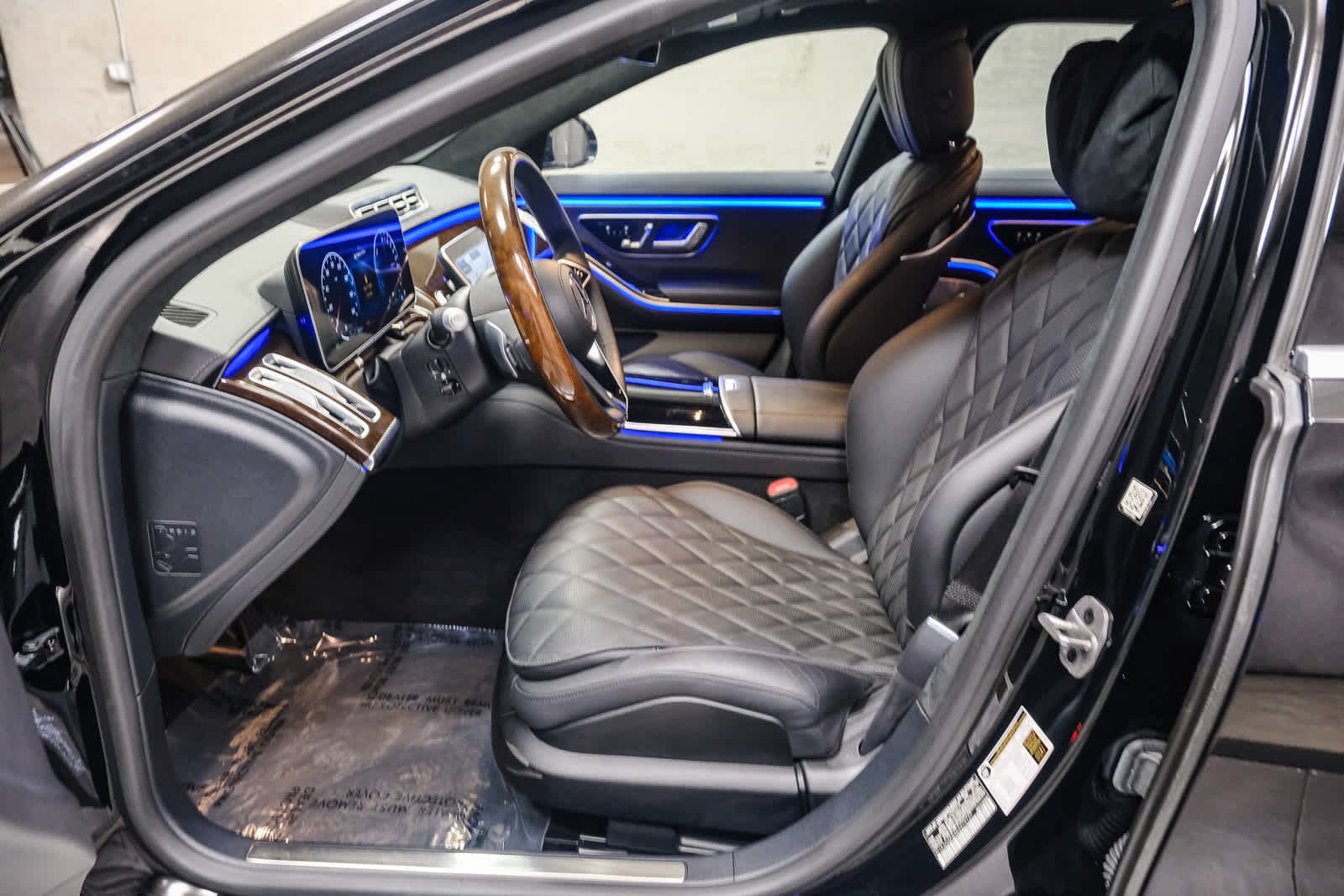 Used 2024 Black Mercedes-Benz S 580e image 25