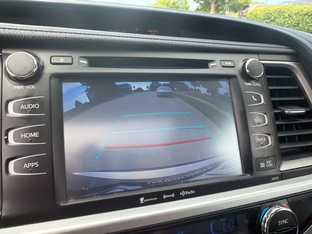 Used 2017 Silver Toyota XLE image 14
