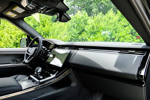 New 2026 Santorini Black Land Rover SE image 15