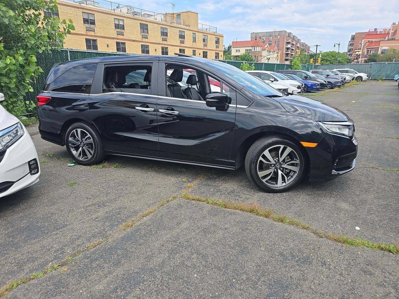 Certified Used 2024 Crystal Black Pearl Honda Touring image 8