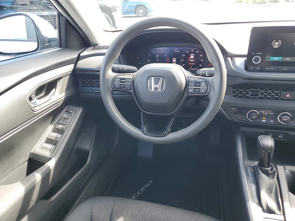 Certified Used 2024 Solar Silver Metallic Honda LX image 10