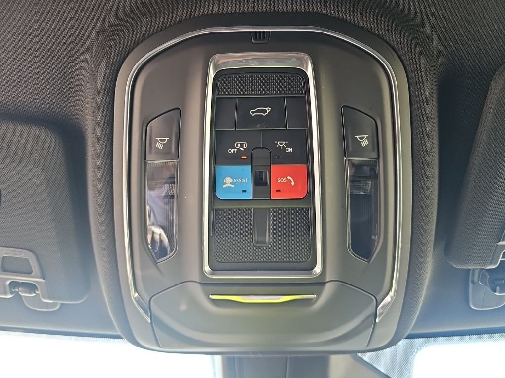 Used 2024 White/off-white Jeep Limited image 25