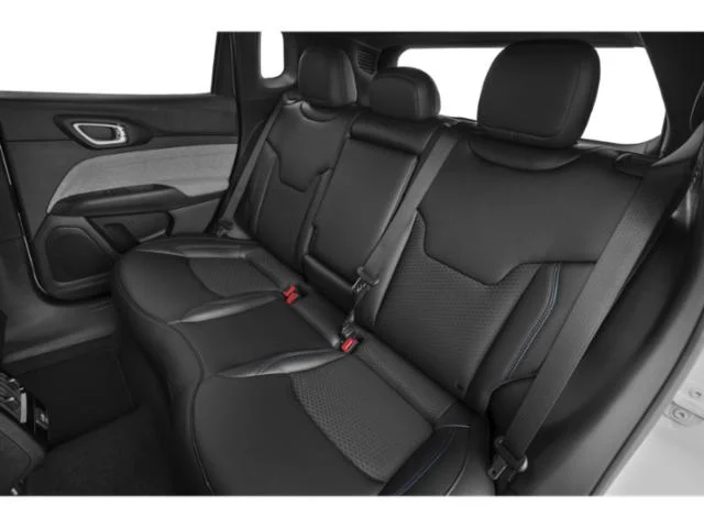 New 2026 Bright White Clearcoat Jeep Latitude image 13