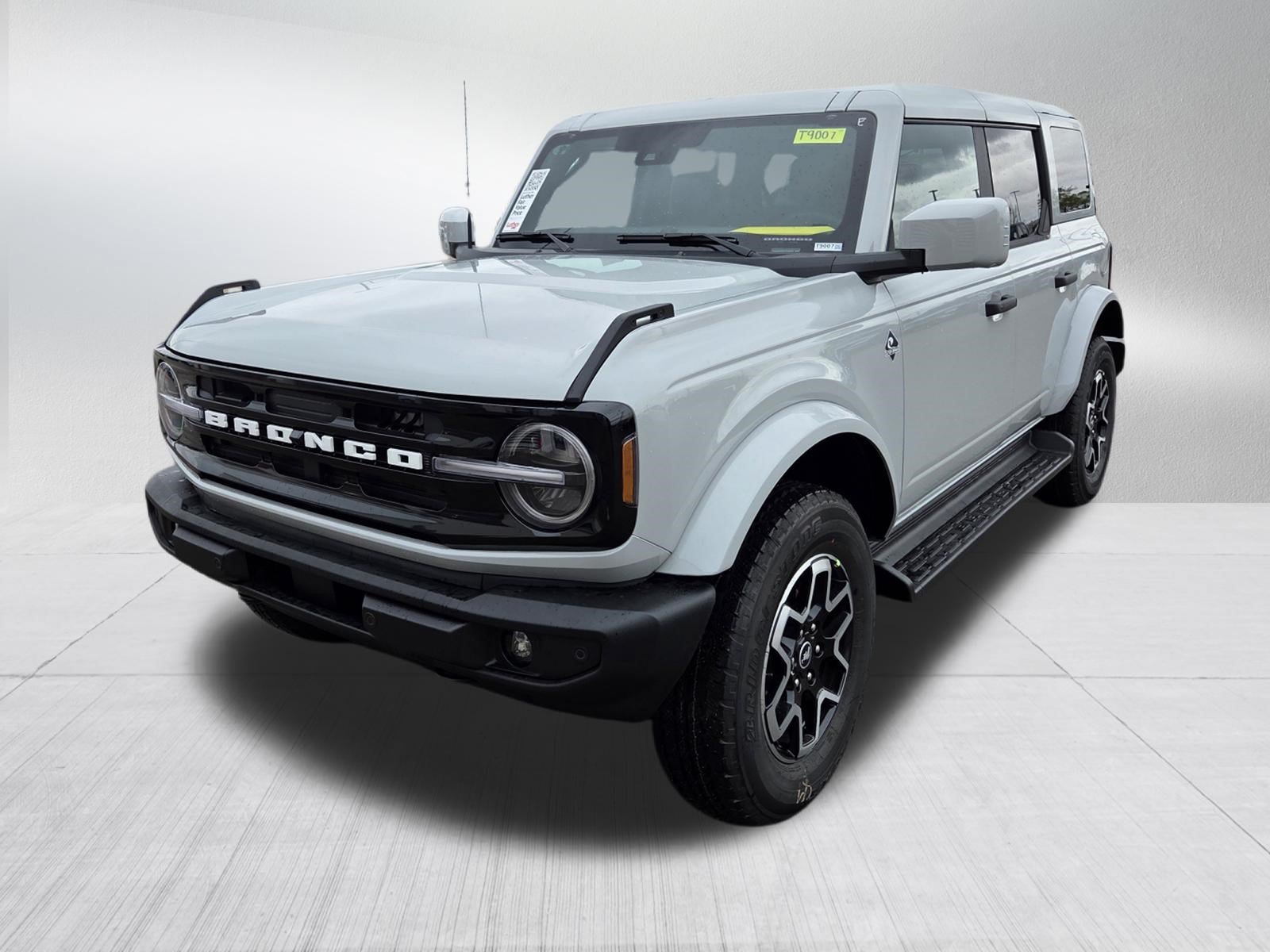 New 2026 Avalanche Gray Ford Outer Banks image 2