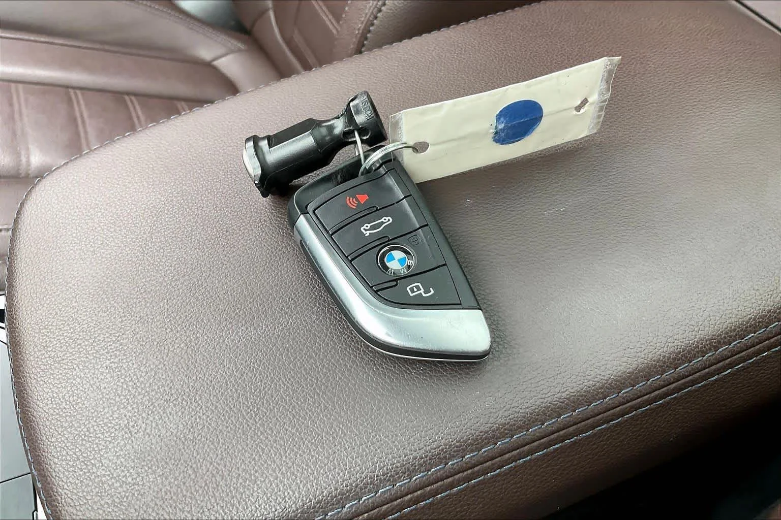 Used 2022 Mineral White Metallic BMW xDrive30i image 27
