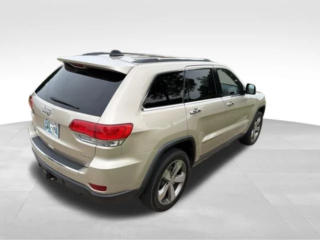 Used 2015 Beige Jeep Limited image 4