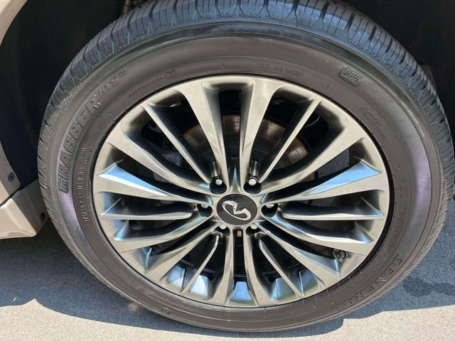 Used 2018 Beige INFINITI Base image 11