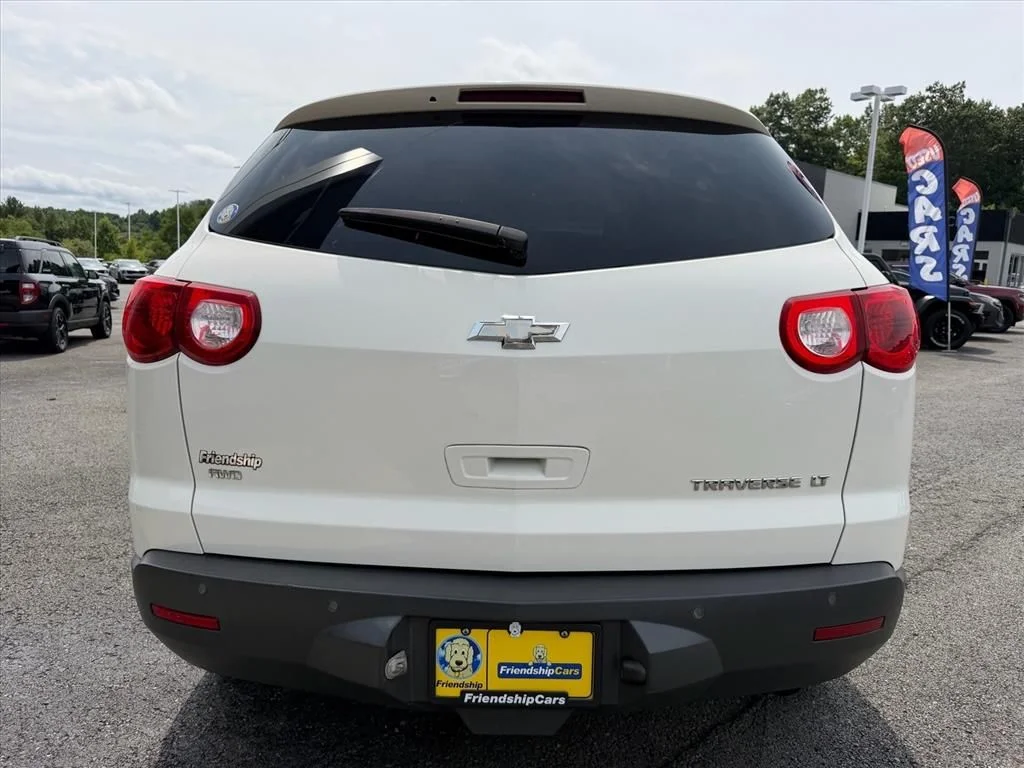 Used 2011 White Chevrolet LT image 9