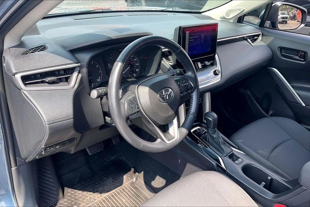 Used 2023  Toyota LE image 13