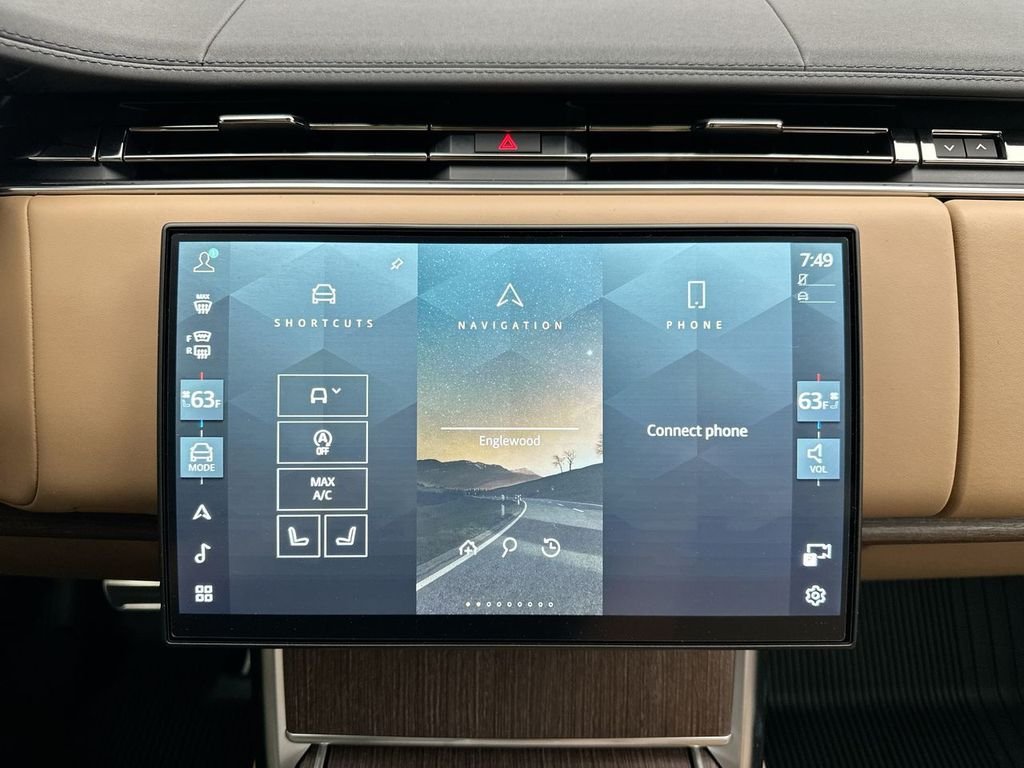 New 2026 Ostuni Pearl White Land Rover SE image 13