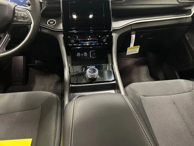 2025 Jeep Grand Cherokee Laredo - Photo 11
