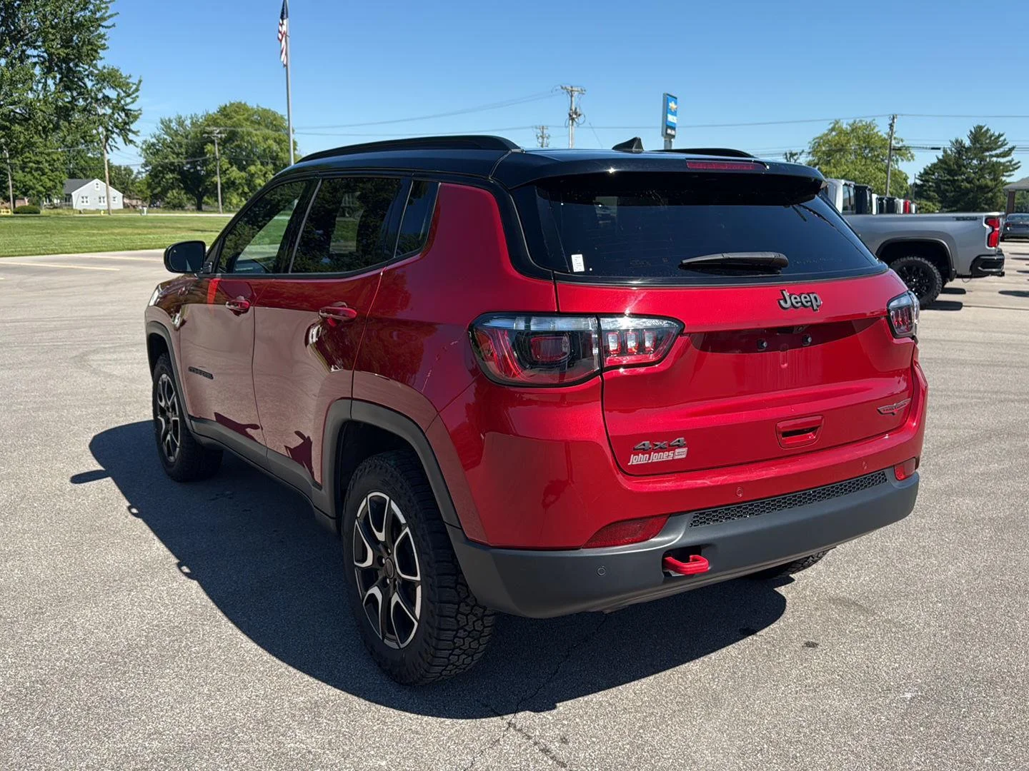 Used 2025 Red Hot Pearlcoat Jeep Trailhawk image 5