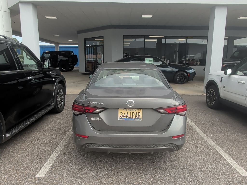 Used 2023 Gray Nissan S image 5