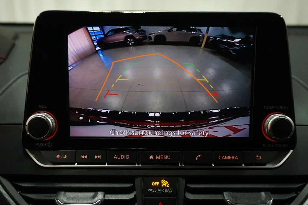Used 2023 Red Nissan 2.5 SR image 8