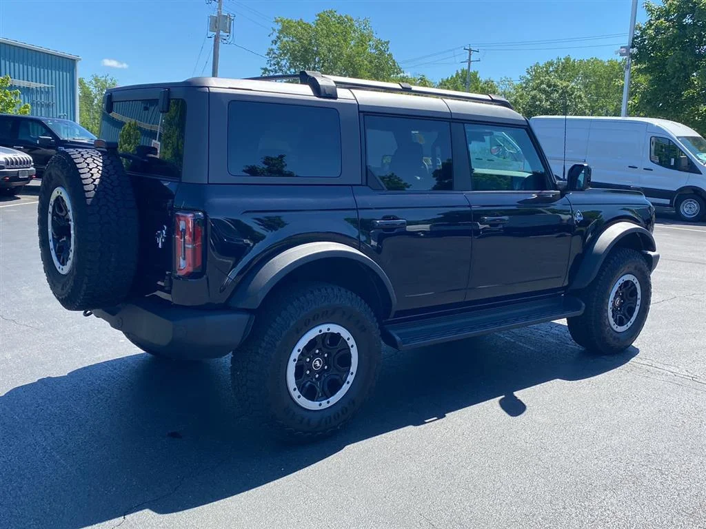 Used 2025 Shadow Black Ford Outer Banks image 10
