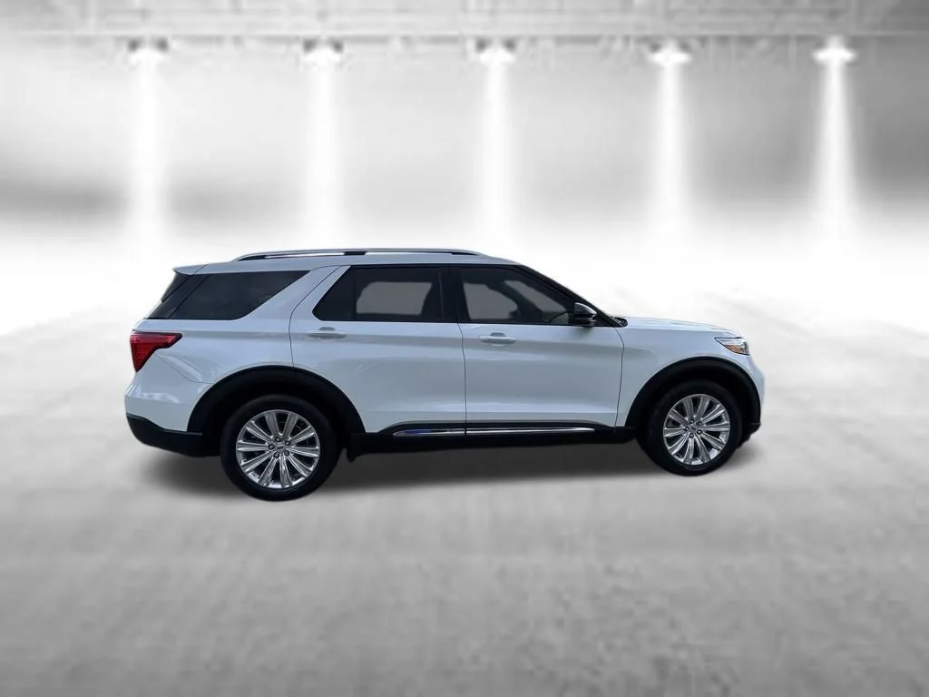Used 2024 Star White Ford Limited image 3