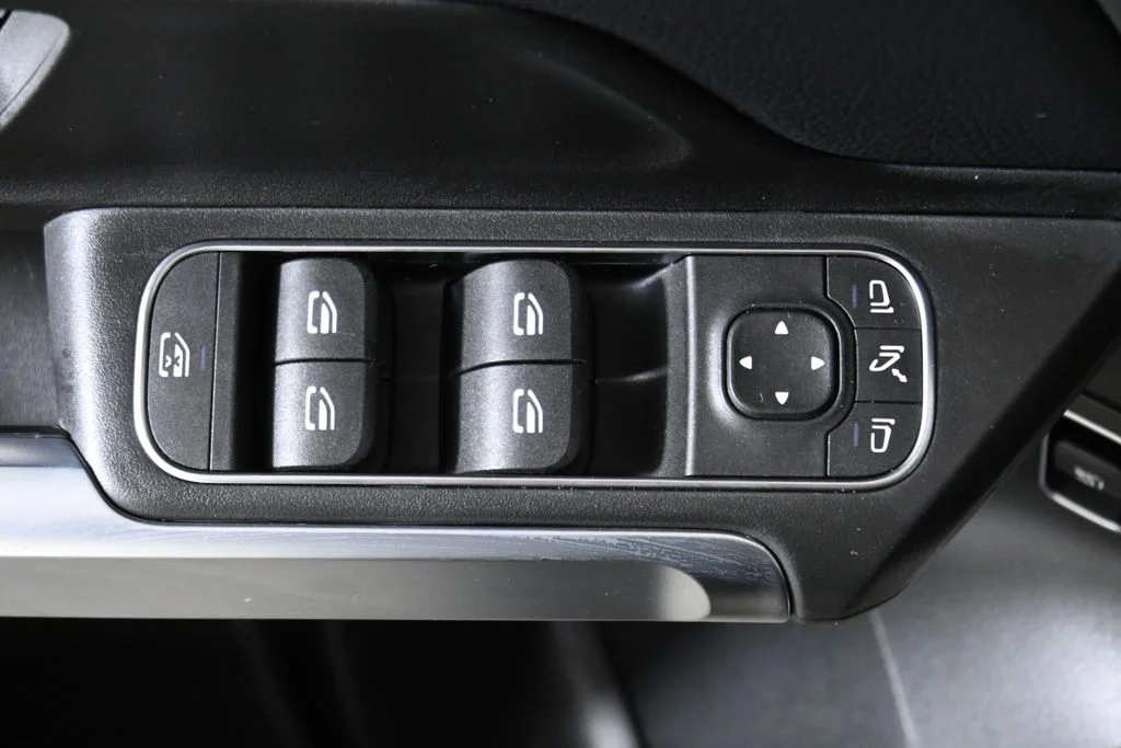 Used 2026 Gray Mercedes-Benz GLB 250 image 27