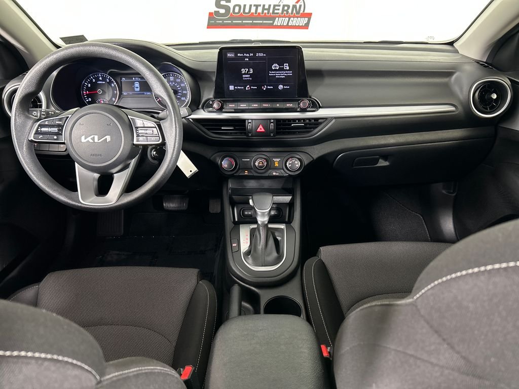Used 2023 Red Kia LXS image 18