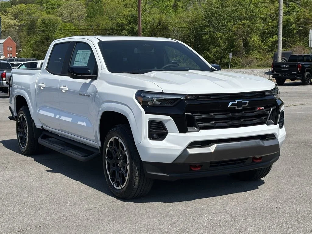 New 2026 Summit White Chevrolet Z71 image 4